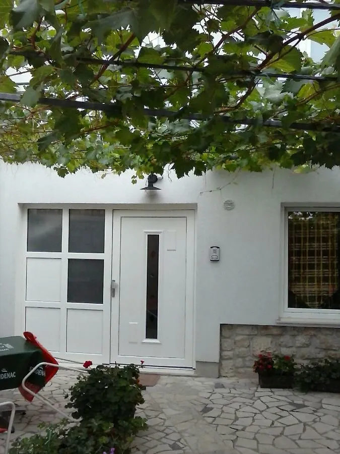 Apartmani Maric Selce 0*,