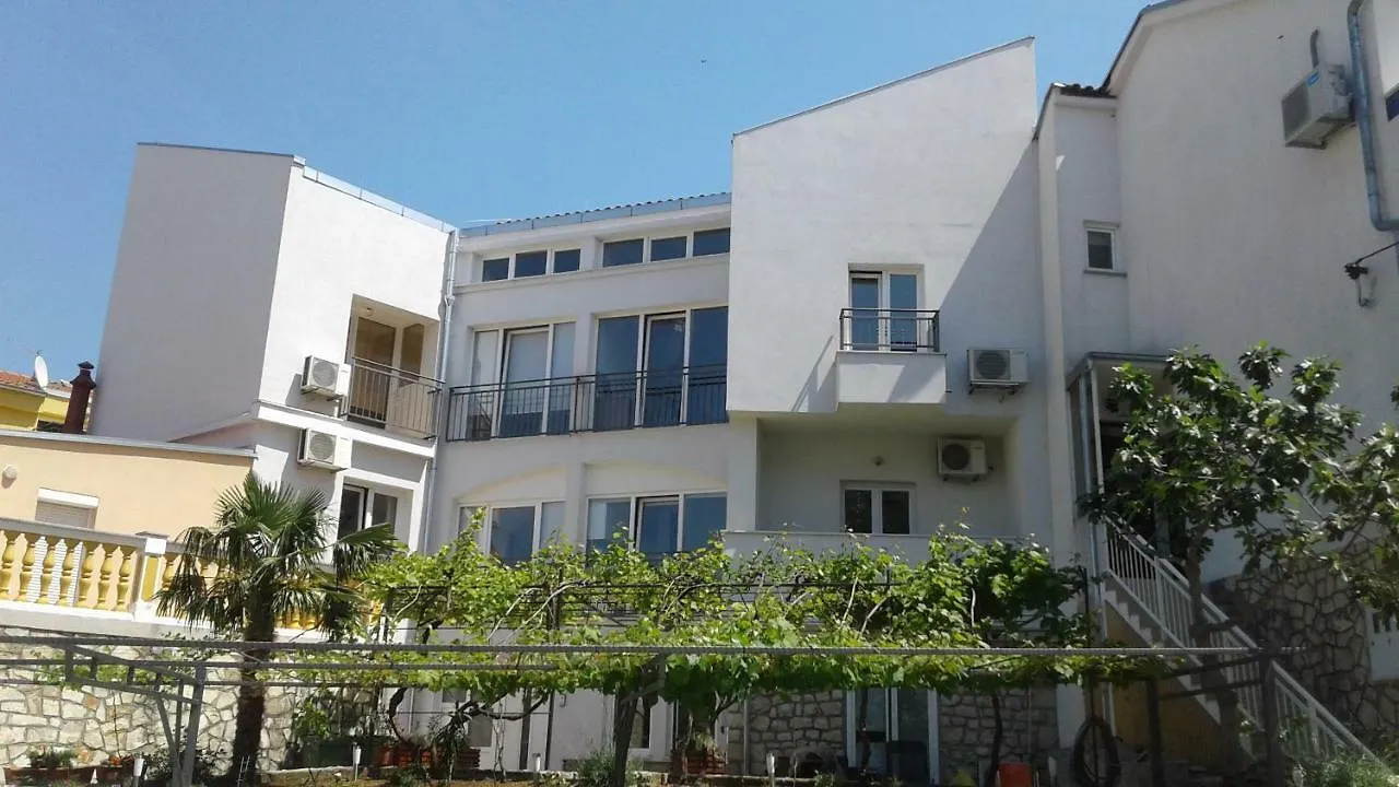 Apartmani Maric contacts